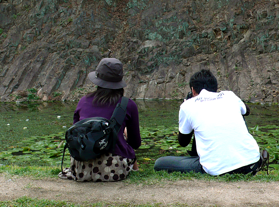 西湖を撮る二人